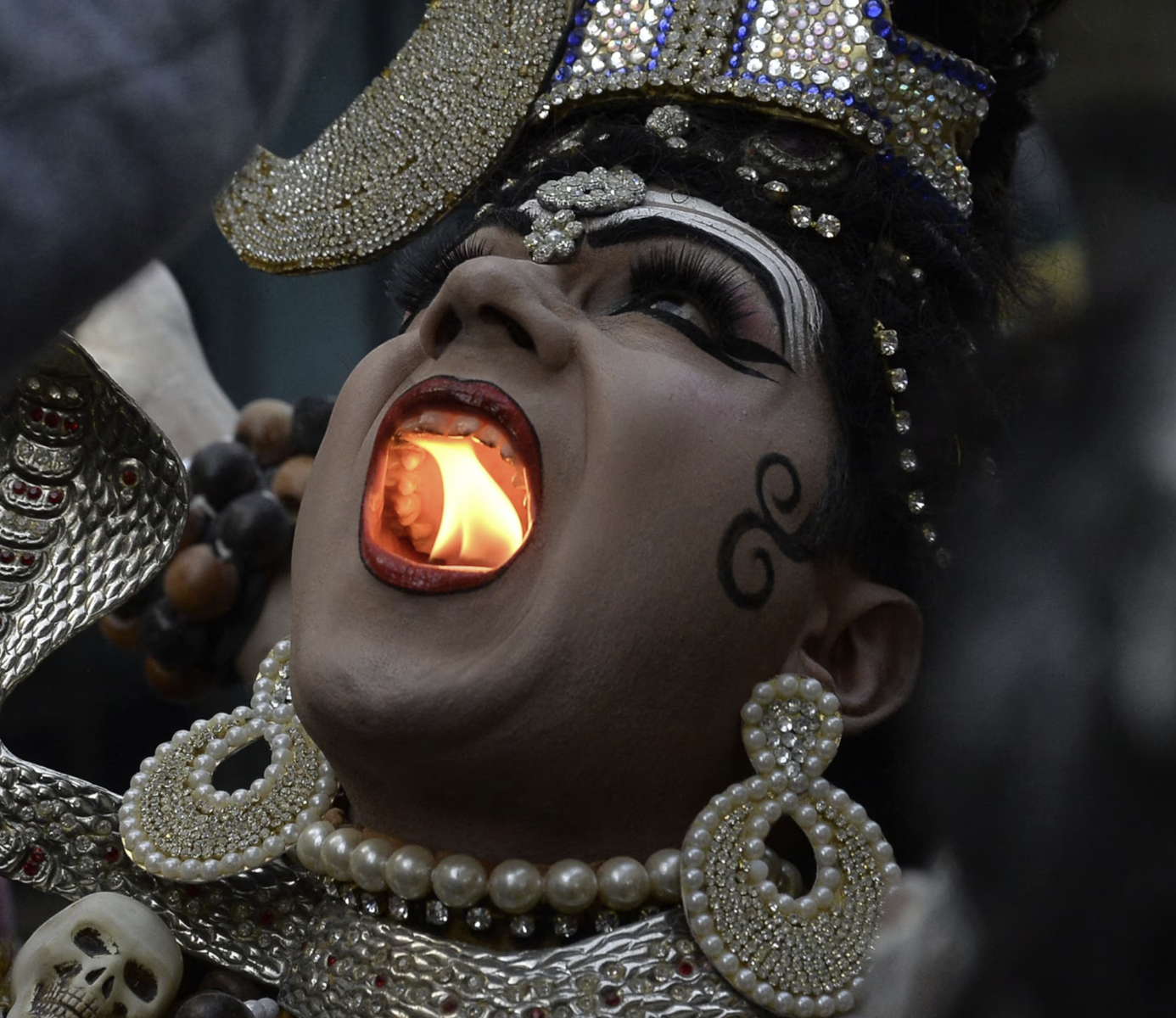 sadhous flamme shivaratri