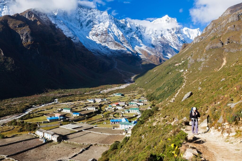 slow trael alone trek everest vallée trekeur